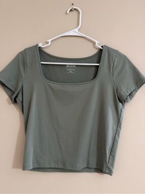 Hollister Women's Olive Scoop Neck Crop Top